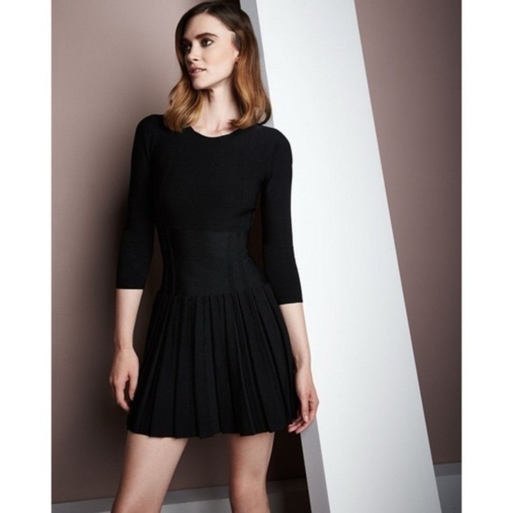 Cushnie Et Ochs 3/4 Sleeve Paneled Knit Pleated Dress in Black Size Medium